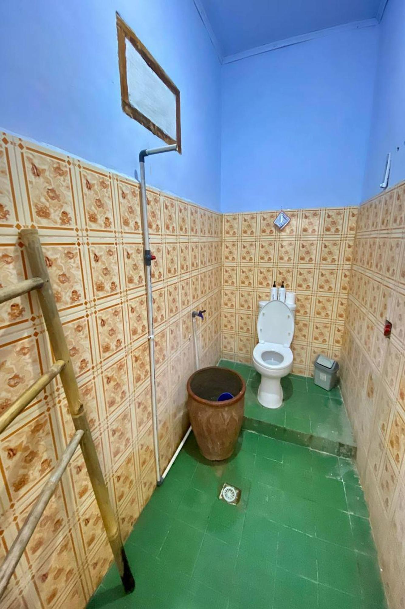 Duyung Rooms & Resto Gerupuk Бумбанг Экстерьер фото