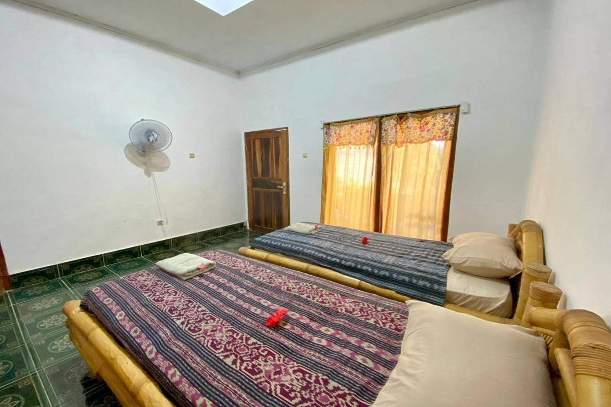 Duyung Rooms & Resto Gerupuk Бумбанг Экстерьер фото